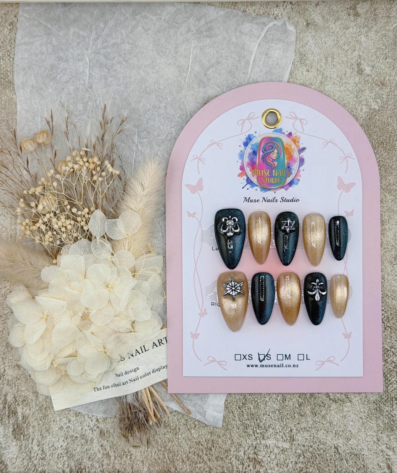Gilded Dark Night | Black Gold Badge Press-On Nails