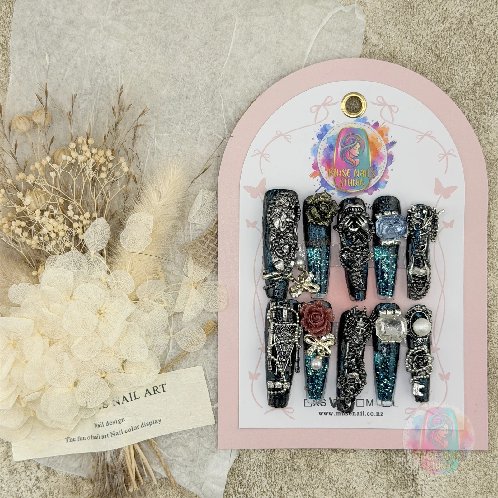 Dark Thorn Rose | Emerald Thorn Shaker Rose Press-On Nails