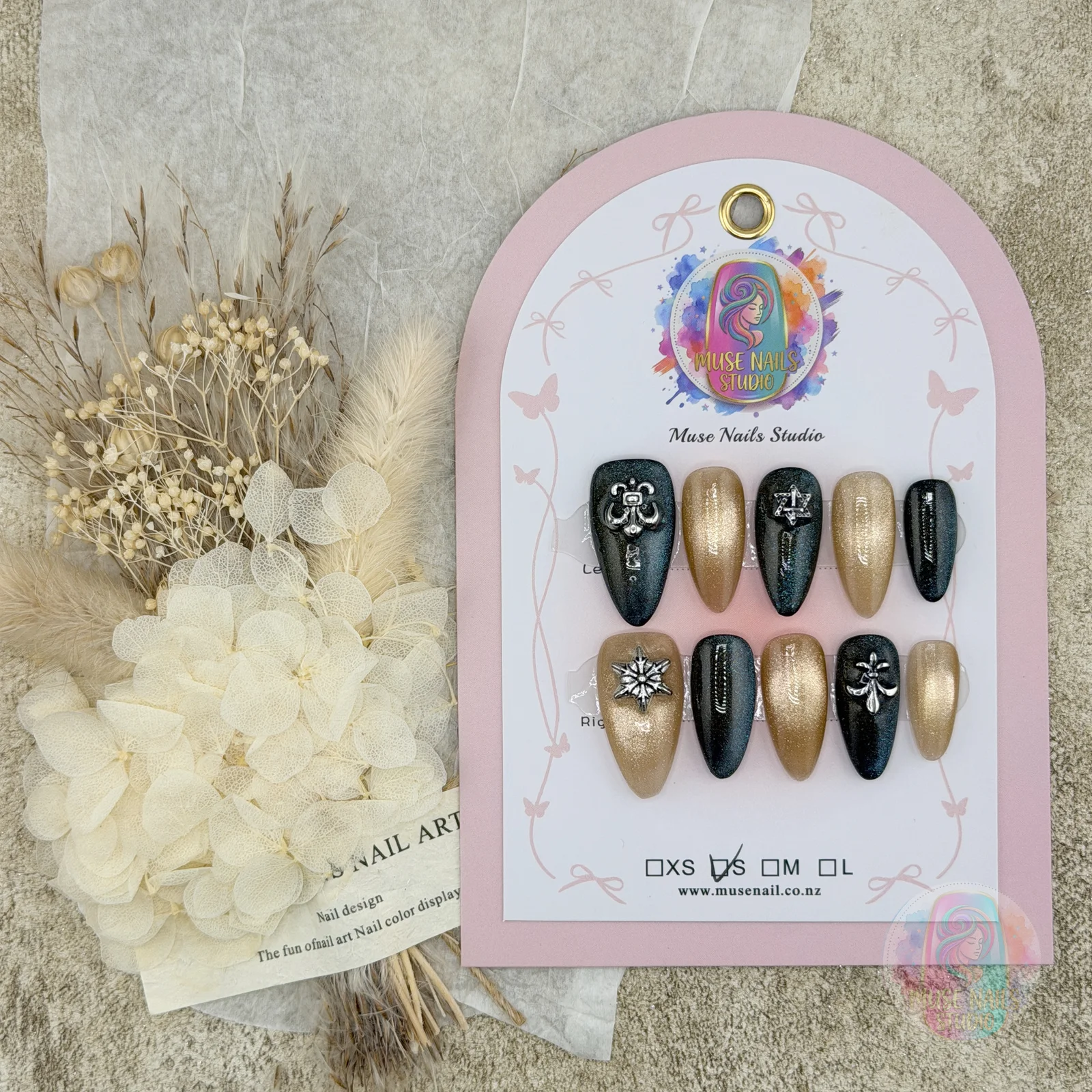 Black Gold Cross | Cross & Star Press-On Nails