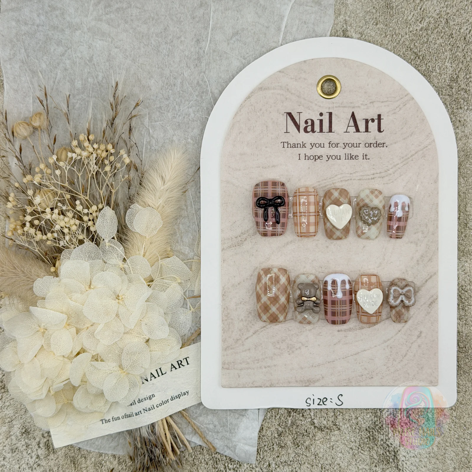 Checked Whisper | Vintage Plaid Heart Press-On Nails