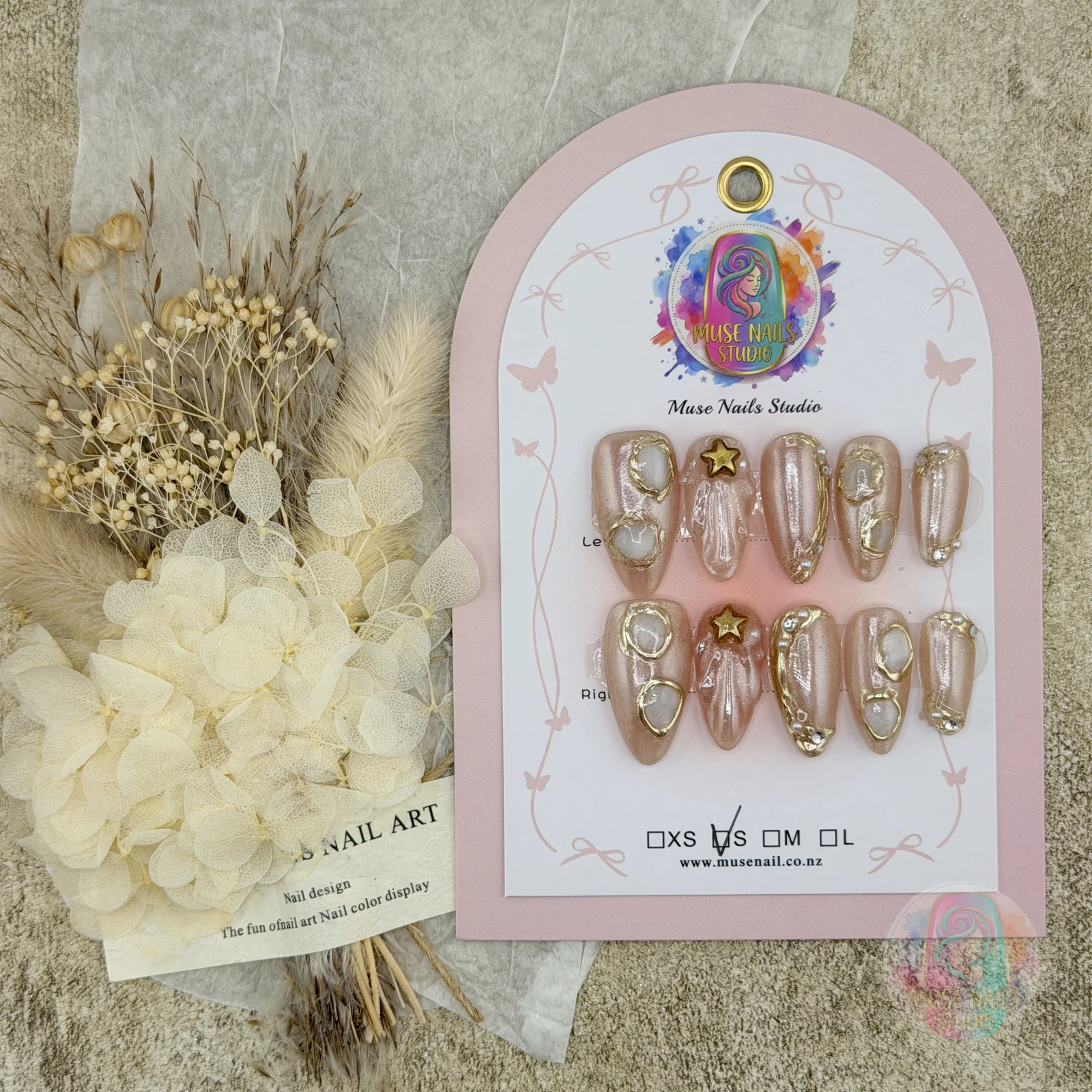 Nude‑Pink Shell‑Relief Gold‑Gilded | Nude Gold Ring & Star Press-On Nails