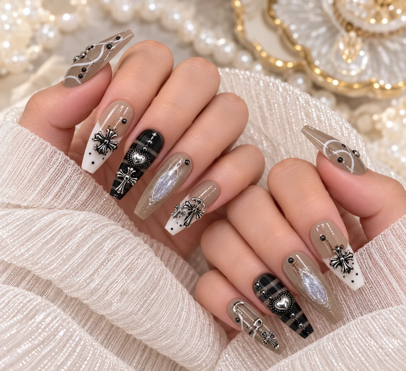 Leopard Gilt | Nude Brown Leopard Gold Press-On Nails